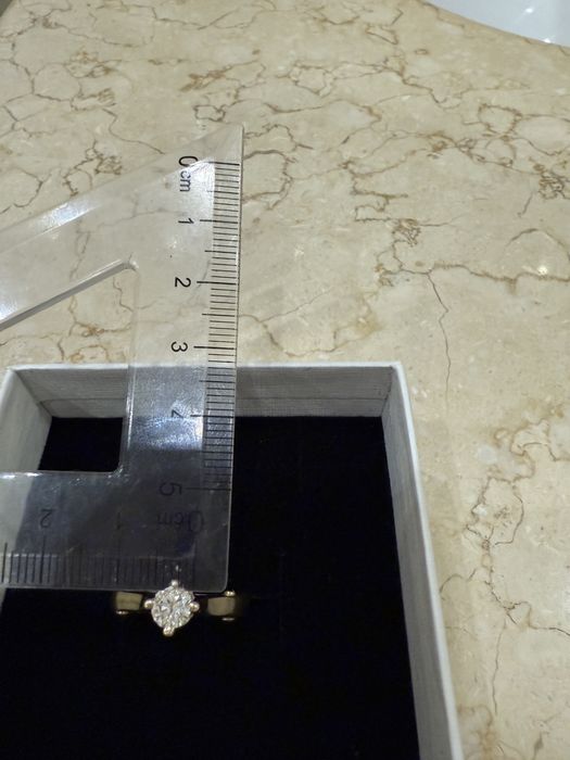 Кольцо с натуральным бриллиантом