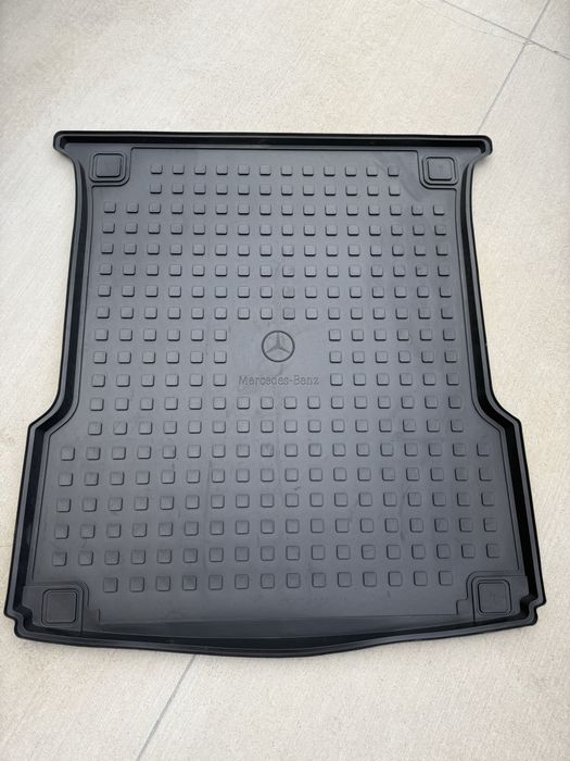 Оригинална гумена стелка за багажник Мерцедес ГЛ Х166
