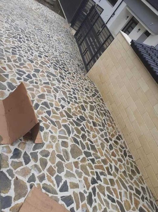 Piatră de Munte Rezistentă | Ideală pentru Amenajări Exterioare