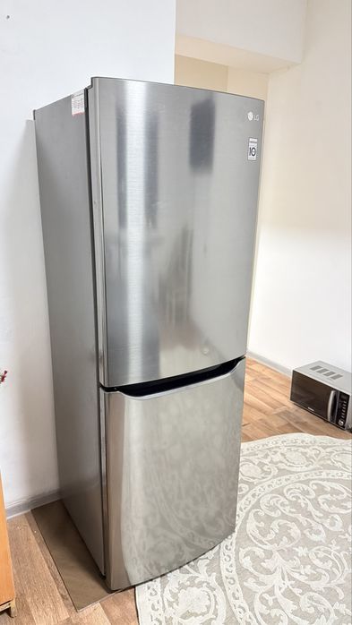 Холодильник lg продам в хорошем состоянии