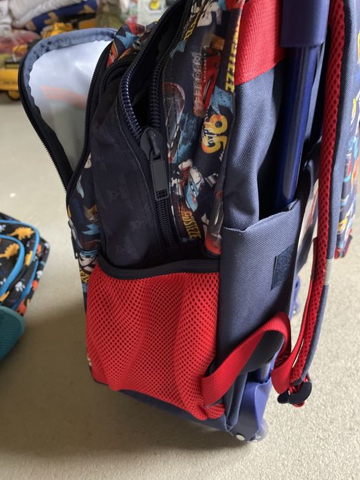 Giozdane pt scoală cu roti 100 lei bucata