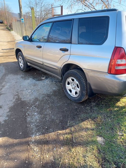 Продавам Субару Форестер