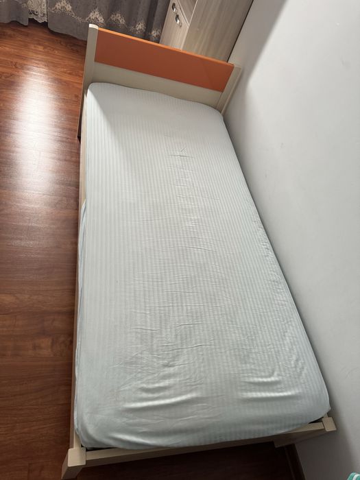 продаю две кровати,одна стоит 45.000