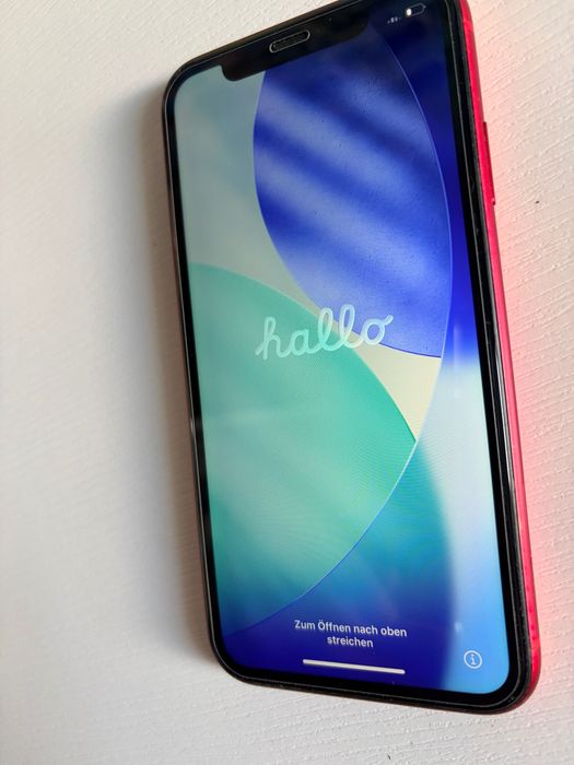 Iphone 11 червен