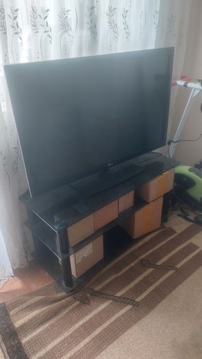 Продам Телевизор с тумбой