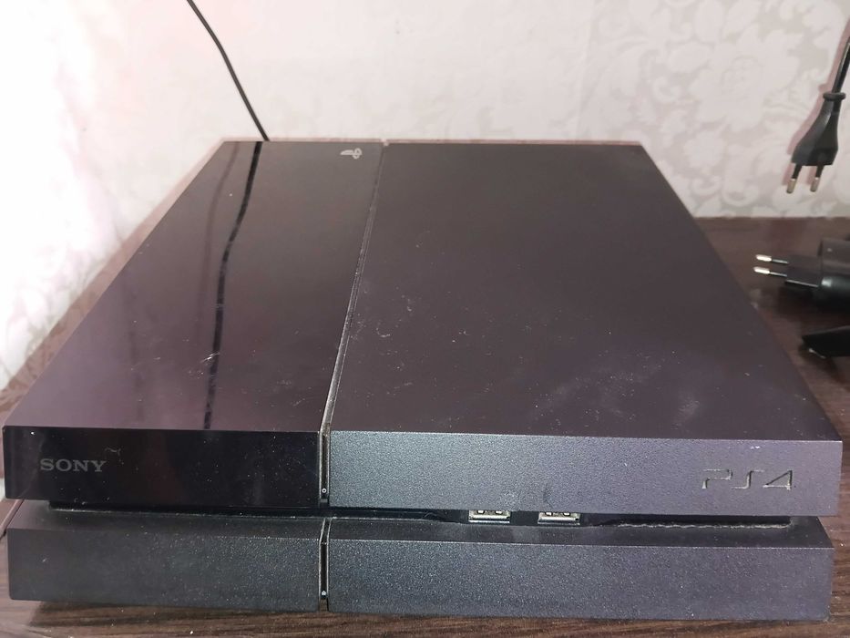 продам плестейшен 4 срочно
