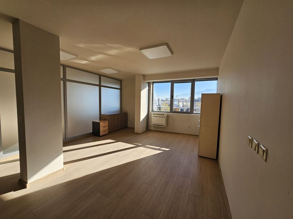Дава се под наем Офис в София, Банишора - 149 кв.м за 1300 € - Снимка #2