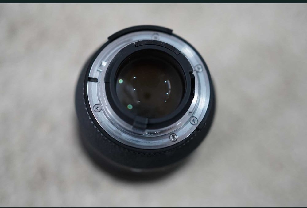 obiectiv nikon 85 1.4 , ca nou ,filtru Uv cadou