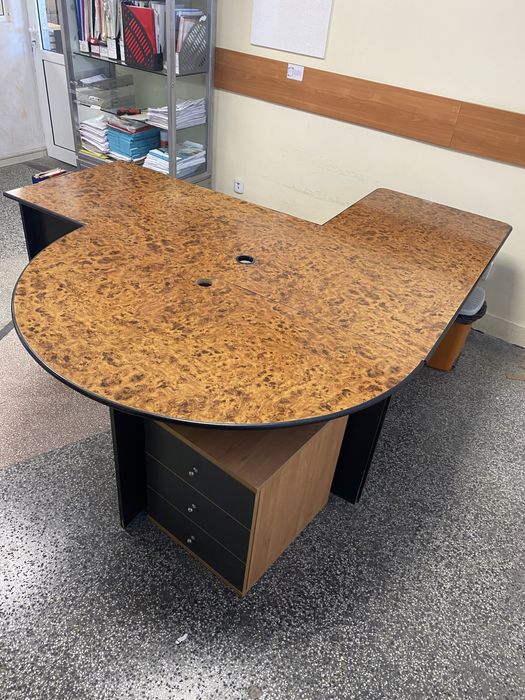 Офис бюро със полукръг 4 работни места 170/210