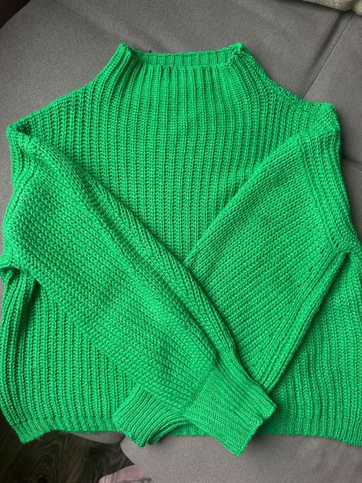 Красив зелен пуловер