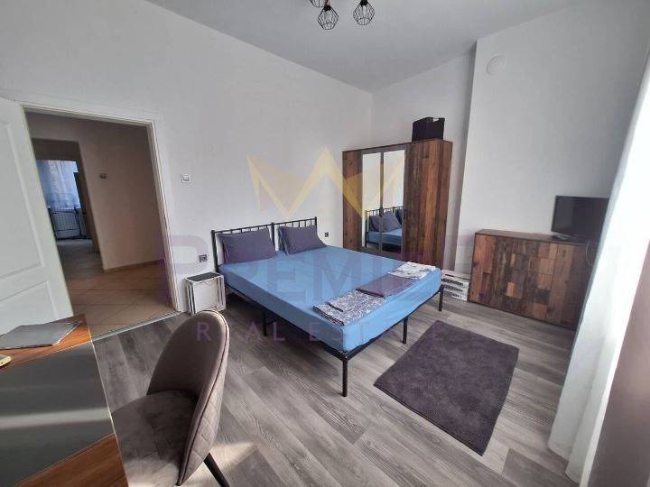 Дава се под наем Тристаен апартамент в Варна, Център - 105 кв.м за 900 € - Снимка #4