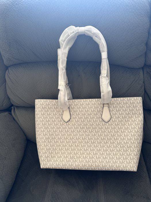 Дамска чанта Michael Kors и Calvin Klein н