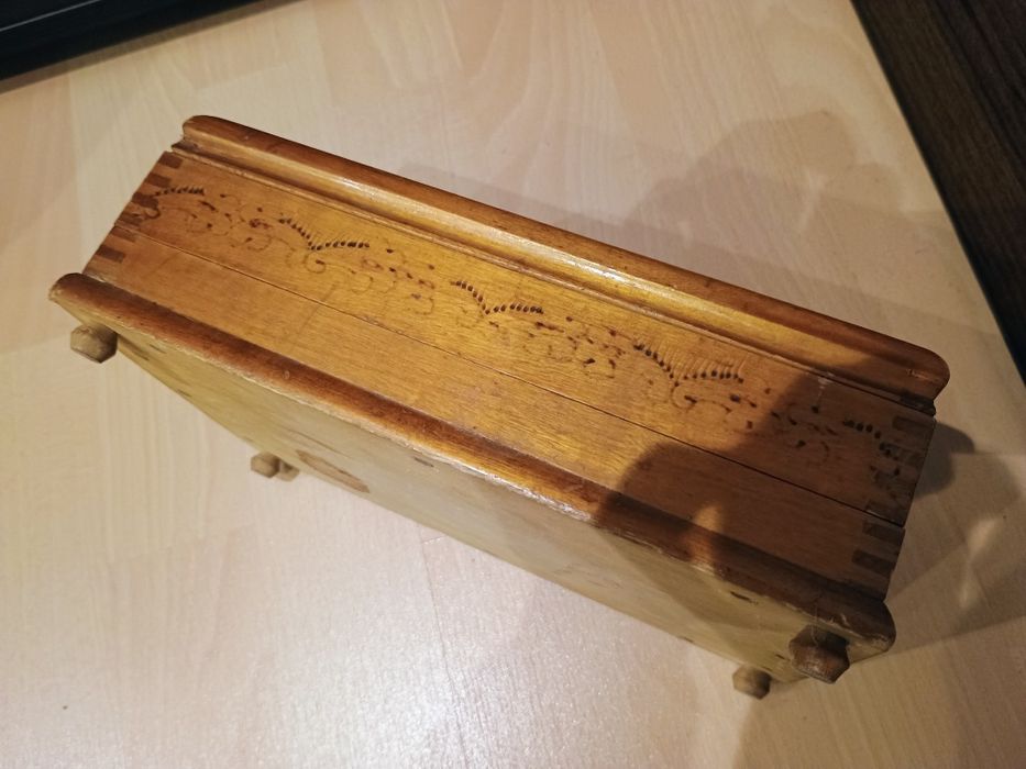 Дървена табакера с инкрустации