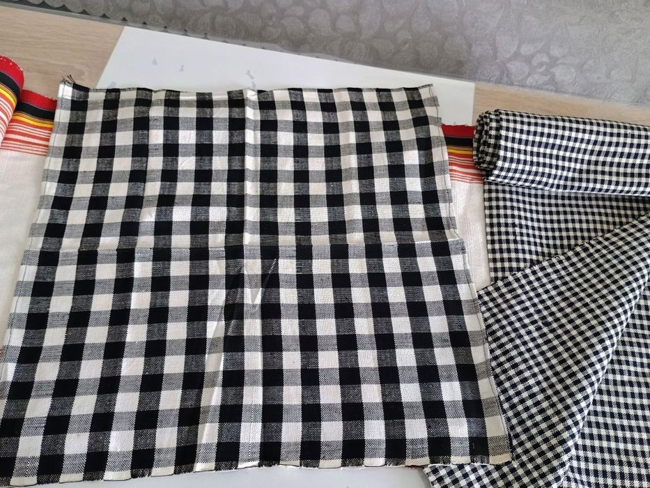 Ръчно тъкани месали,  килимче и плат, престилки