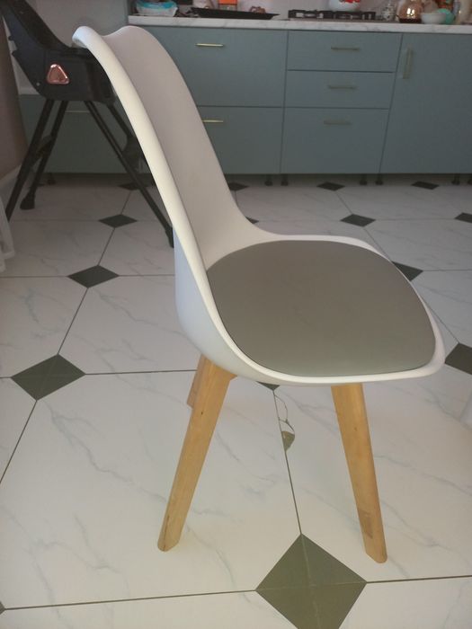 Продам хорошие стулья