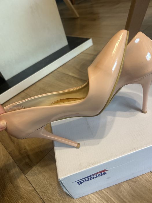 Pantofi stiletto