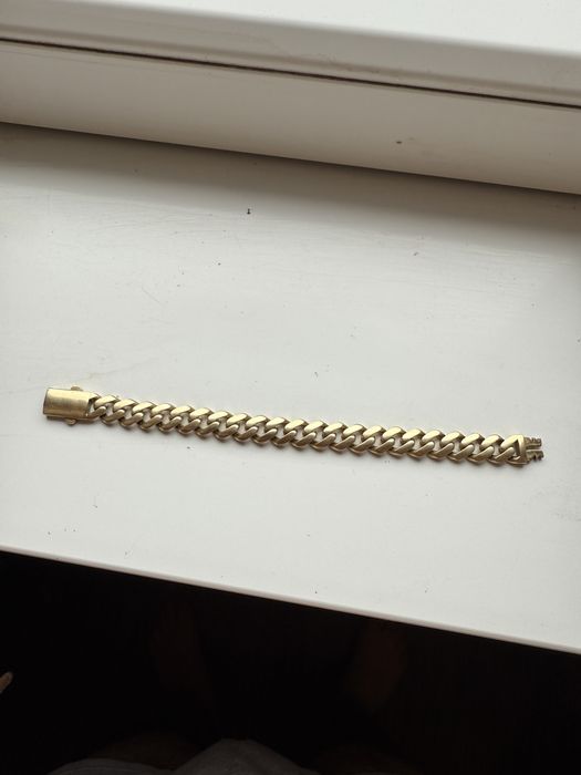 Bratara cuban cubaneza aur 14 karate 21 gr.Lungime 19 cm.Pret 8000 lei