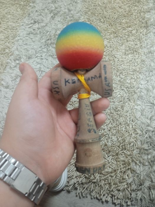 Kendama USA cu grip rubber este semnat de mine nu de cool sau remus