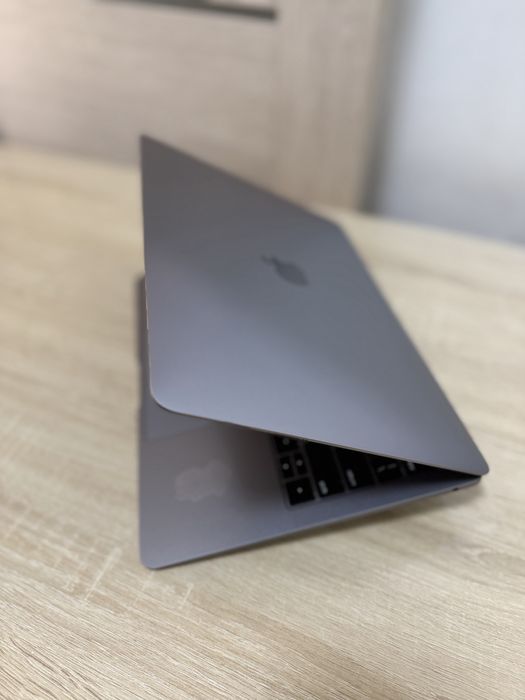 Macbook air 13.3 д 2018