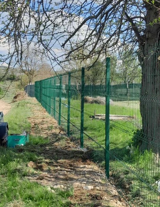 Împrejmuiri terenuri cu gard, garduri din plasa