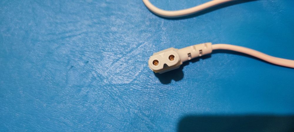 Сетевой шнур,провод,кабель питания угловой.