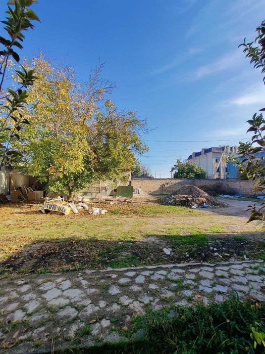 Продается склад и земельный участок 8 соток нежилой. Вдоль дороги-50м.