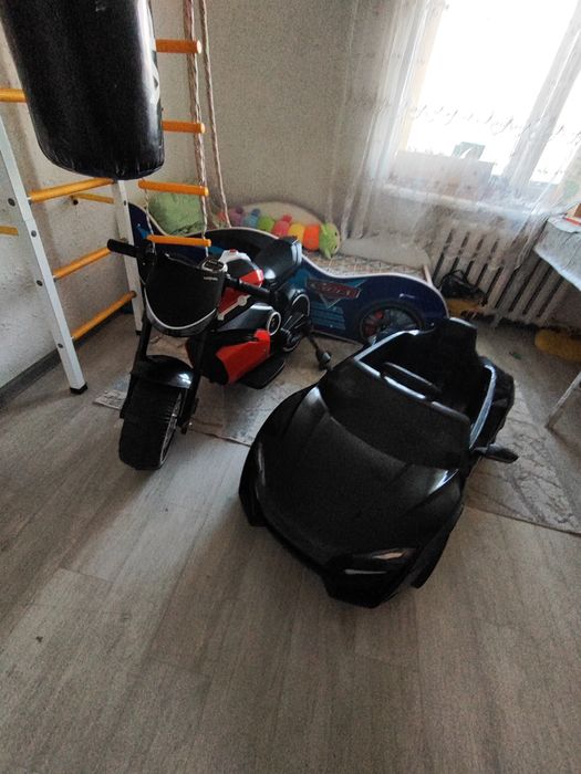Продам машинку детскую и мотоцикл