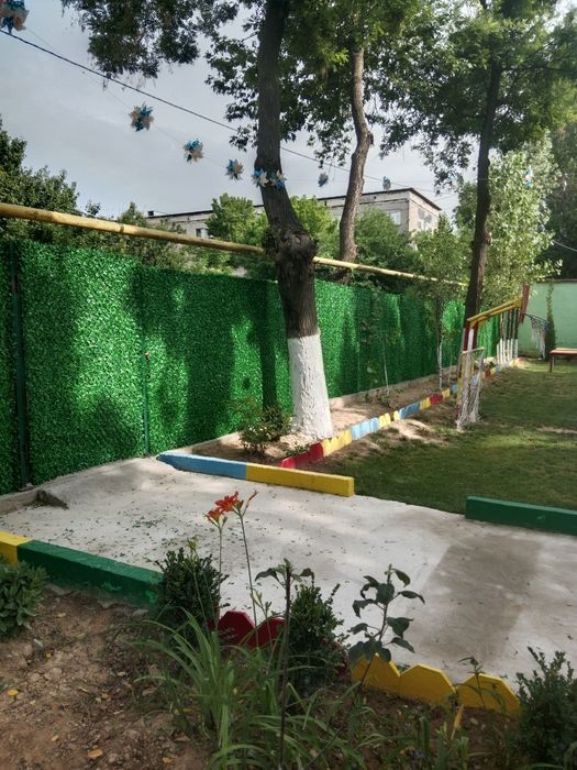 Suniy gazon chim zabor devor