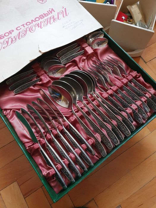 Керамични чинии комплекти