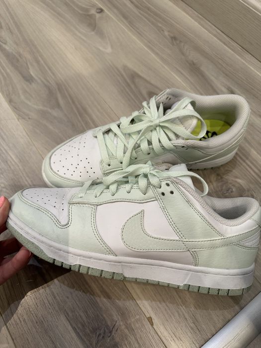 Кроссовки Nike женские