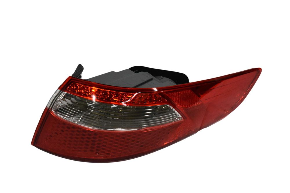 Фонарь (наружный) RH Rio 4 седан