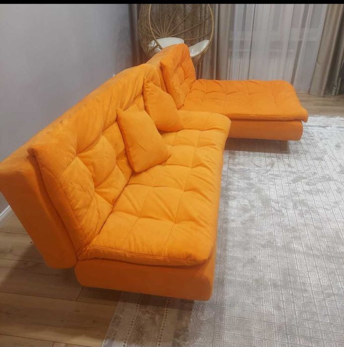 Диван угловой оранживый