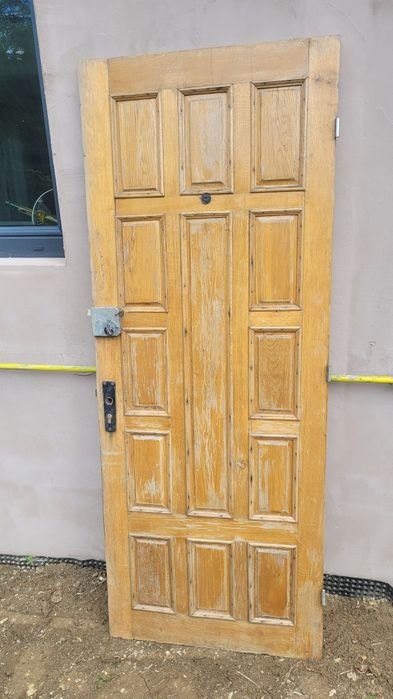 Vând ușa  de stejar