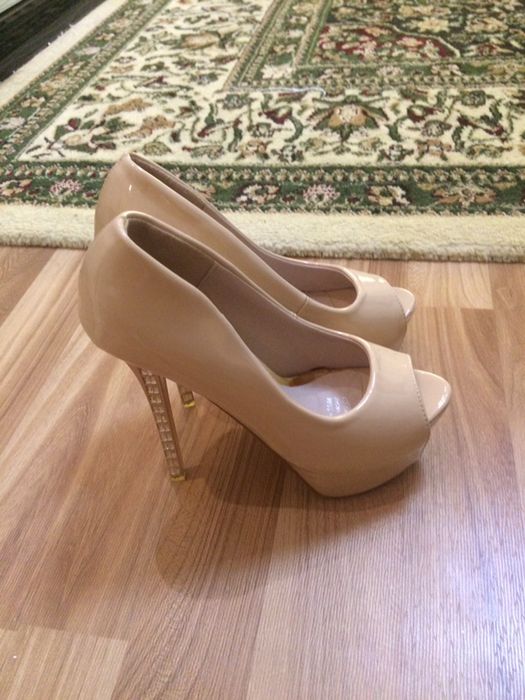 Бежевый лобутен 35размер