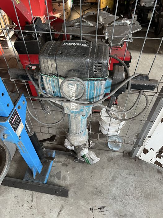 Ciocan demolator Makita HM1810 picamer