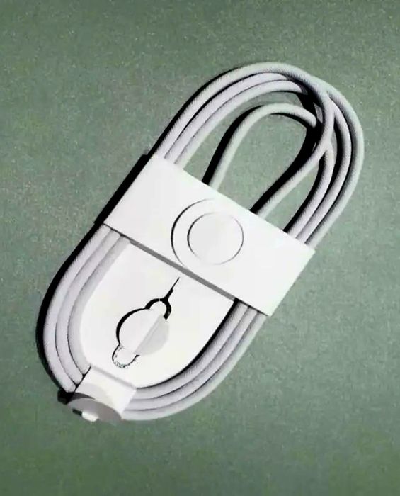 Cablu incarcare tip C iPhone 16 Pro.