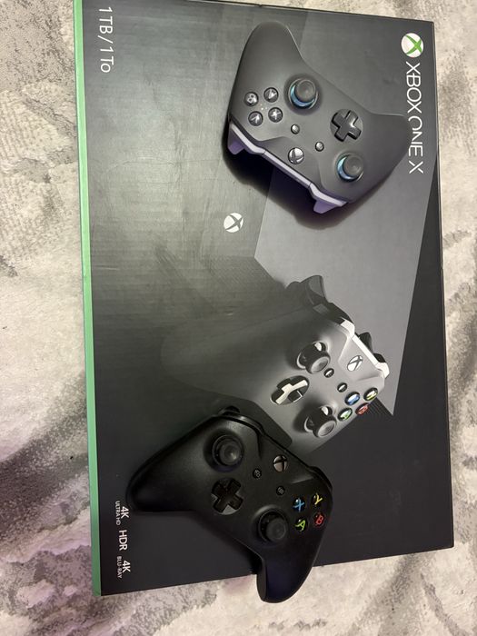 Xbox one x+2controller