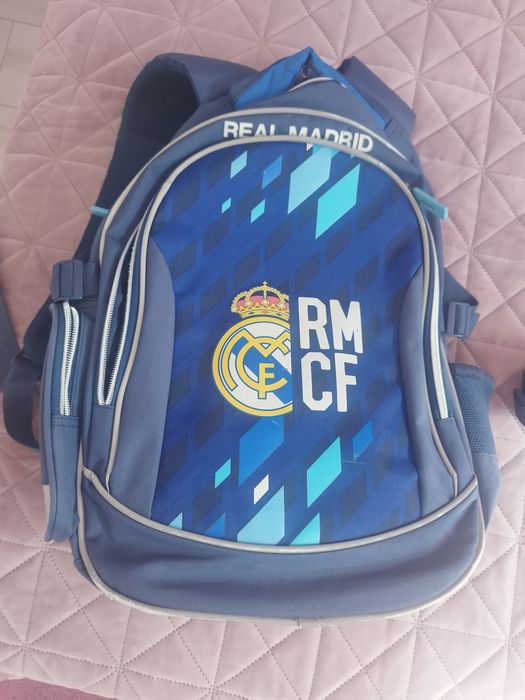 Ученическа раница и несесер