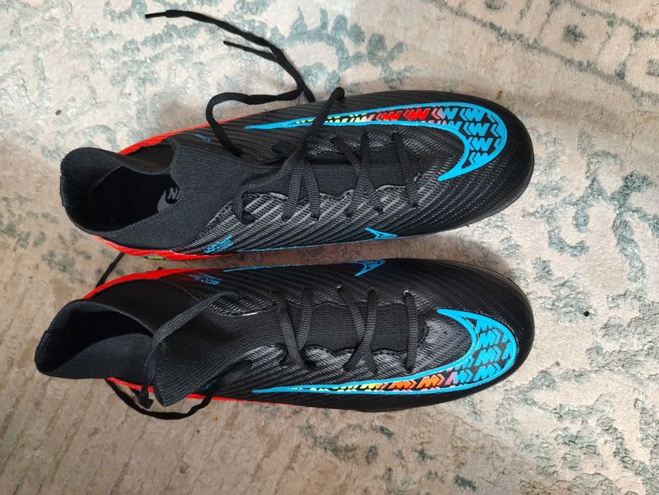 Футбольные бутсы