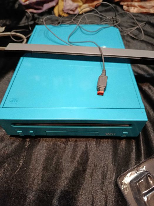 Nintendo Wii синьо + 2 контролера + 2 nunchuk + 21 игри + HDMI
