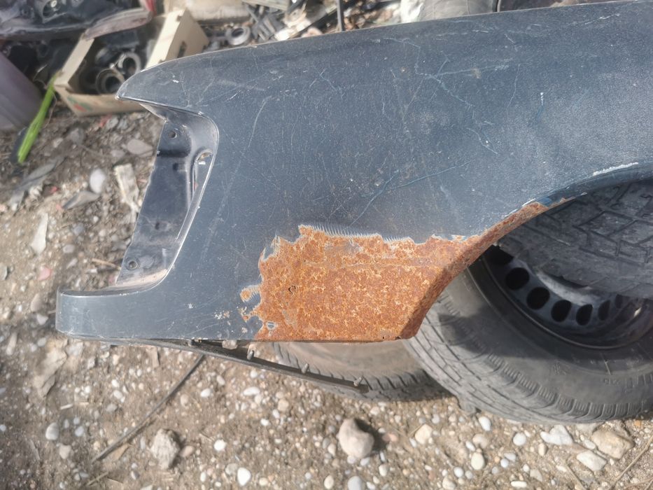 Запчастей на машине машину мерседес