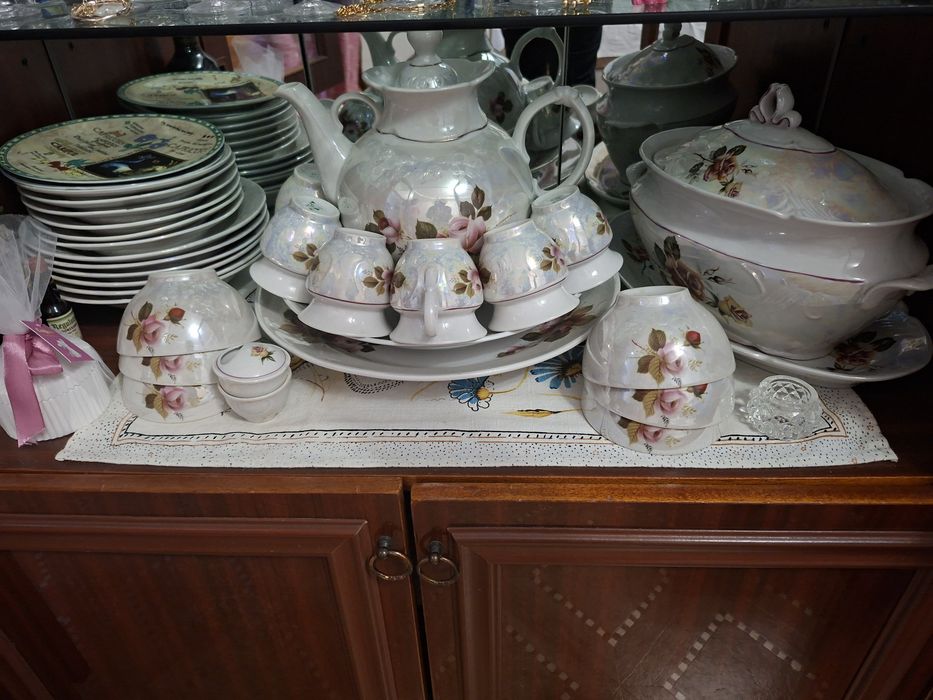 Продаю сервиз, есть все, новый.