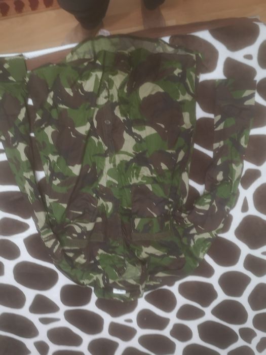 Vând costum caciula