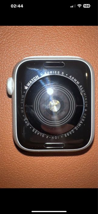 Часы Apple Watch 5:40mm куплено в сша .Коробка,документы всё есть .