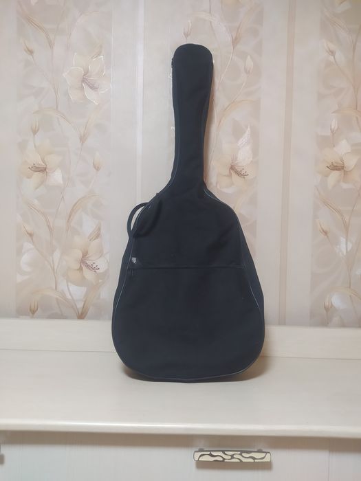 Продам гитару с чехлом Hohner