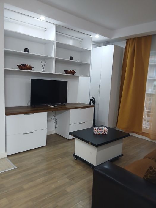 Închiriere apartament cu vedere la piscină  în  Cosmopolis