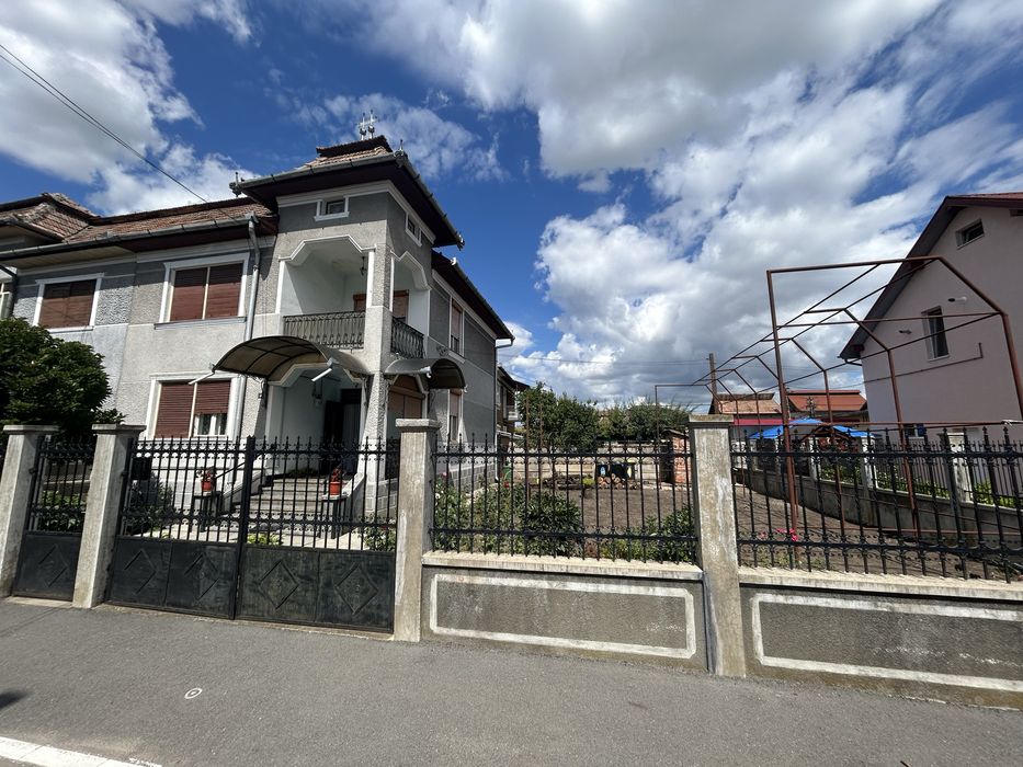 Casa de Vanzare ! zona -Sarat.pozitionare foarte buna!actele la zi!