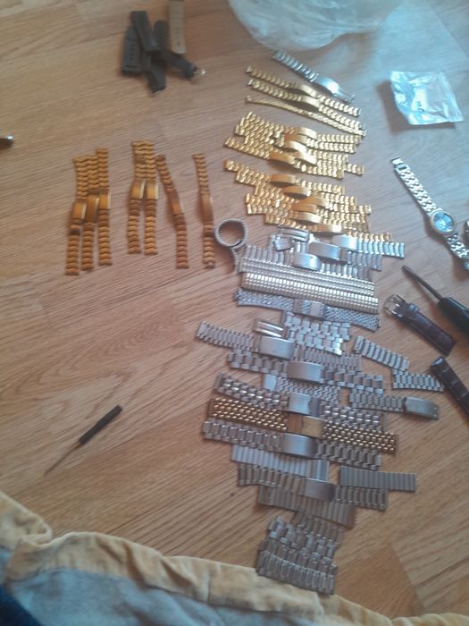 Часы разные старые некоторый ходит