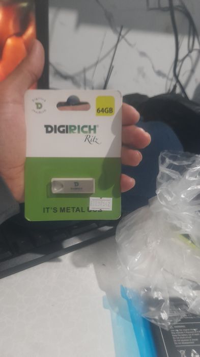 Komputer fleshkasi 64GB ochilmagan yangi
