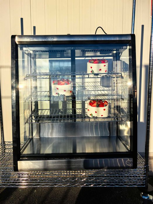 Хладилна витрина 196 литра CW-196